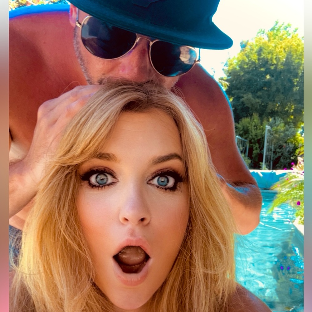 Meet your Poshers, Emily and Brent